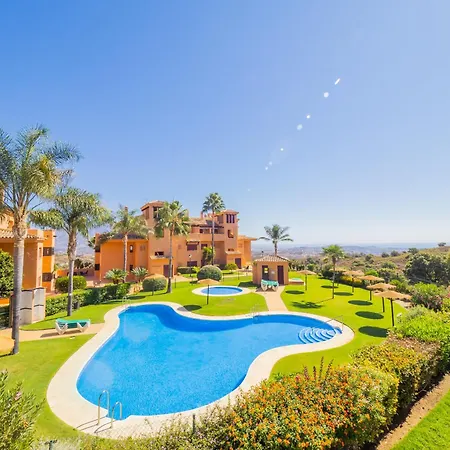 Cubo's Marbella Golf & Parking Apartment