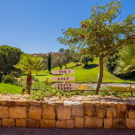 Cubo's Marbella Golf & Parking Apartment