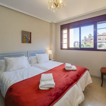 Cubo's Marbella Golf & Parking