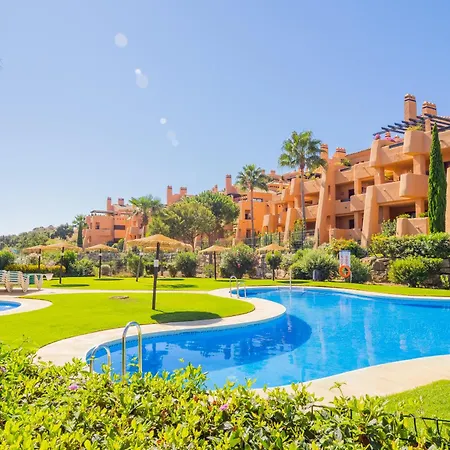 Cubo's Marbella Golf & Parking Apartment *